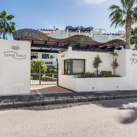 Sunset Golf - With Pool And Parking Daire